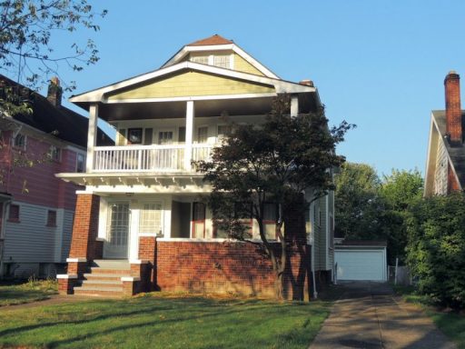 Gorgeous 2 Bed – 1 Bath 2nd-Floor Unit for Rent in Shaker Heights!