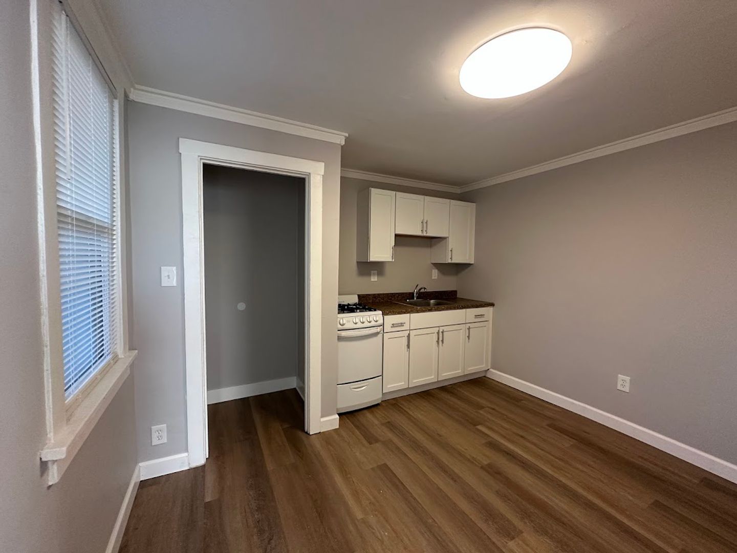 Modern & Cozy Loft Apartment in Prime Euclid Location Image