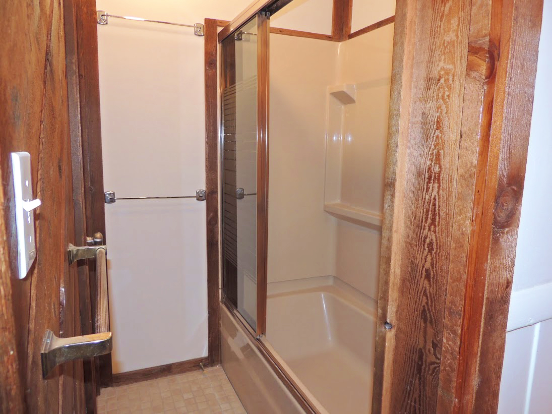 Extraordinary 4 Bedroom 2 Full Bathroom Colonial available for Rent! Image