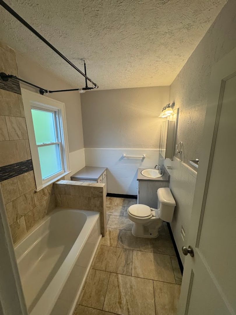 3 Bed – 1.5 Bath Colonial for Rent in Cleveland Heights! Image