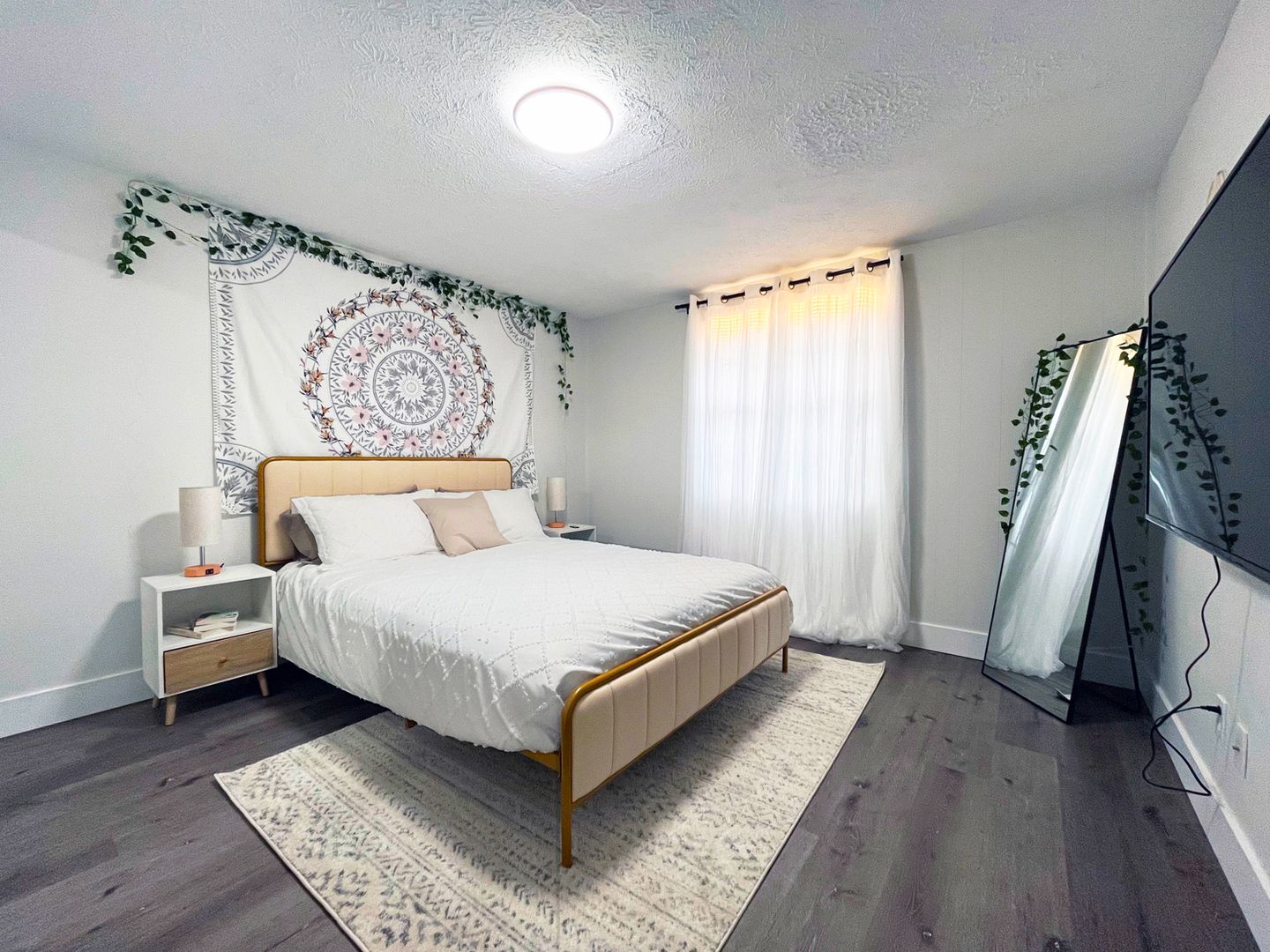 2 Bed and 2 Bath Apartments with In-Unit Laundry for Rent | Completely Renovated Image