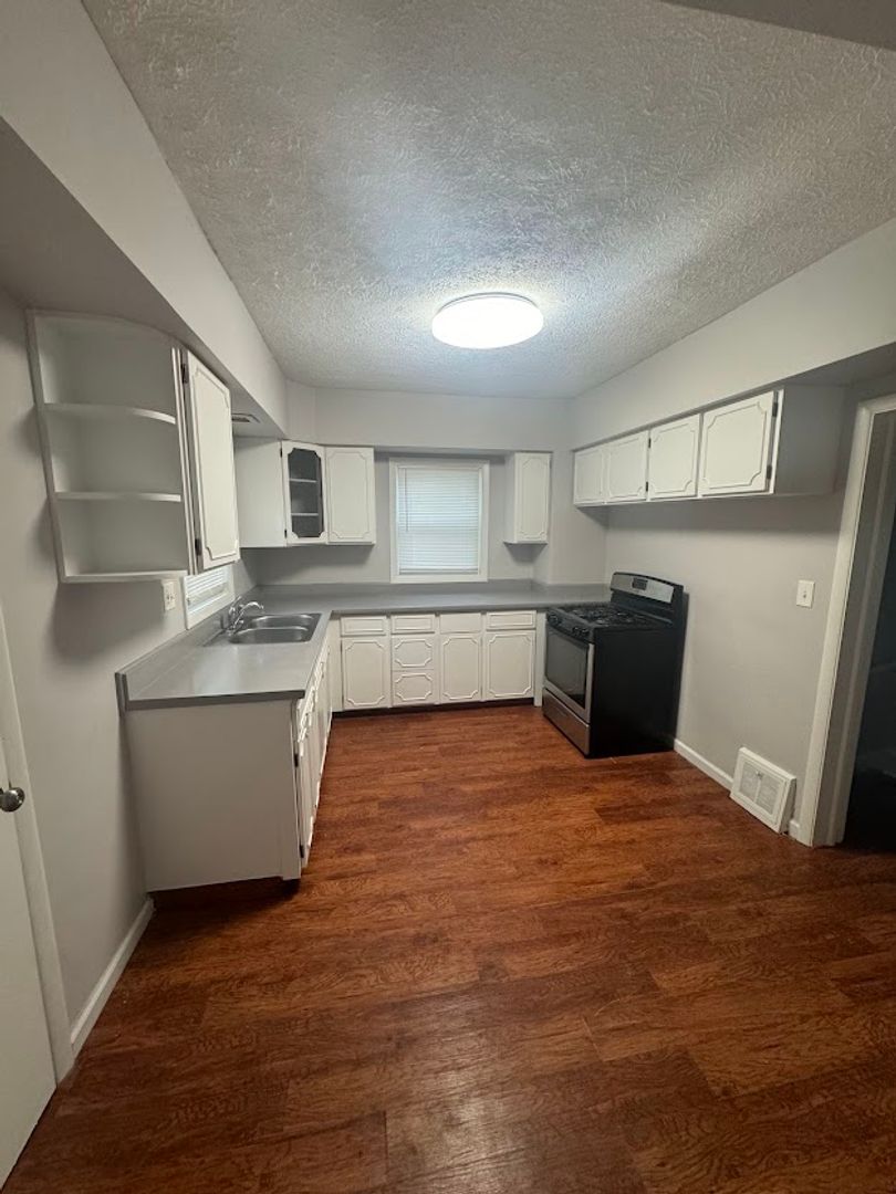 3 Bed – 1.5 Bath Colonial for Rent in Cleveland Heights! Image