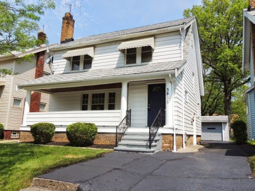 3 Bed – 1.5 Bath Colonial for Rent in Cleveland Heights!