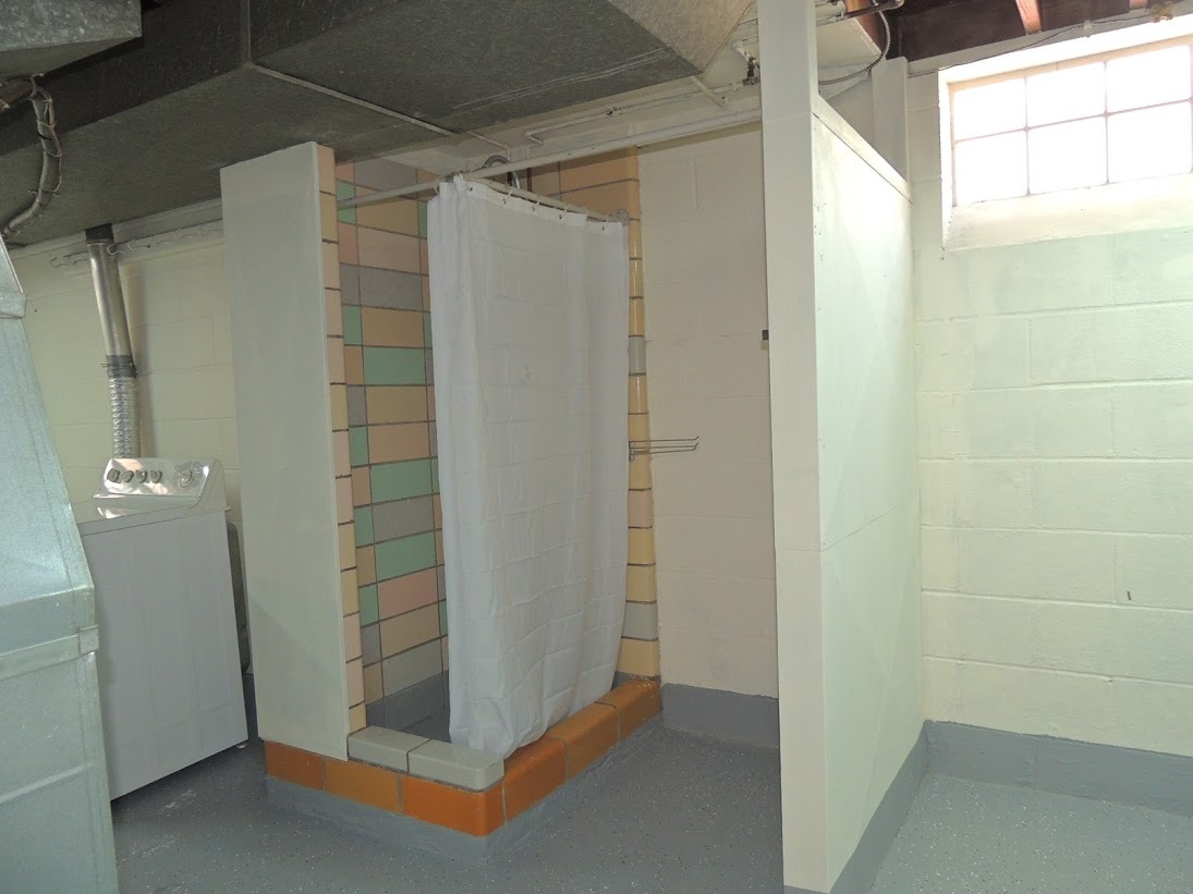 Astonishingly Renovated 3 Bedroom, 1.5 Bathroom Colonial! Image