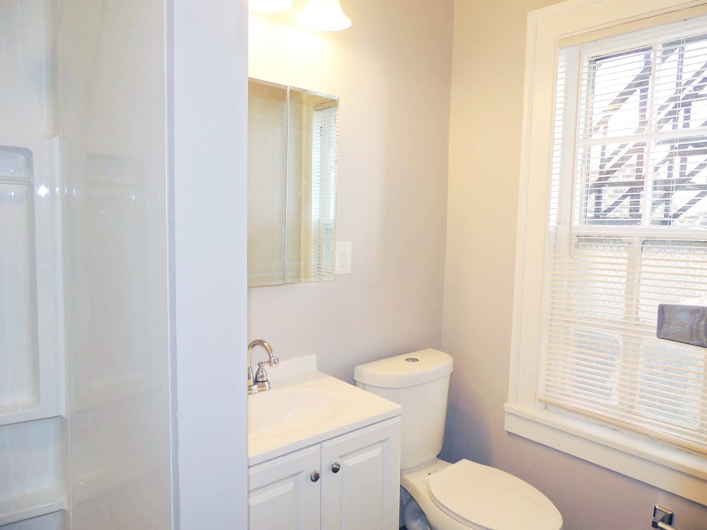 3 Bed – 1 Bath First-Floor Unit for Rent in Cleveland Heights! Image