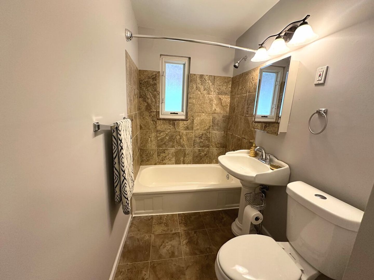 4 Bedroom Bungalow for Rent! Euclid, Ohio Image