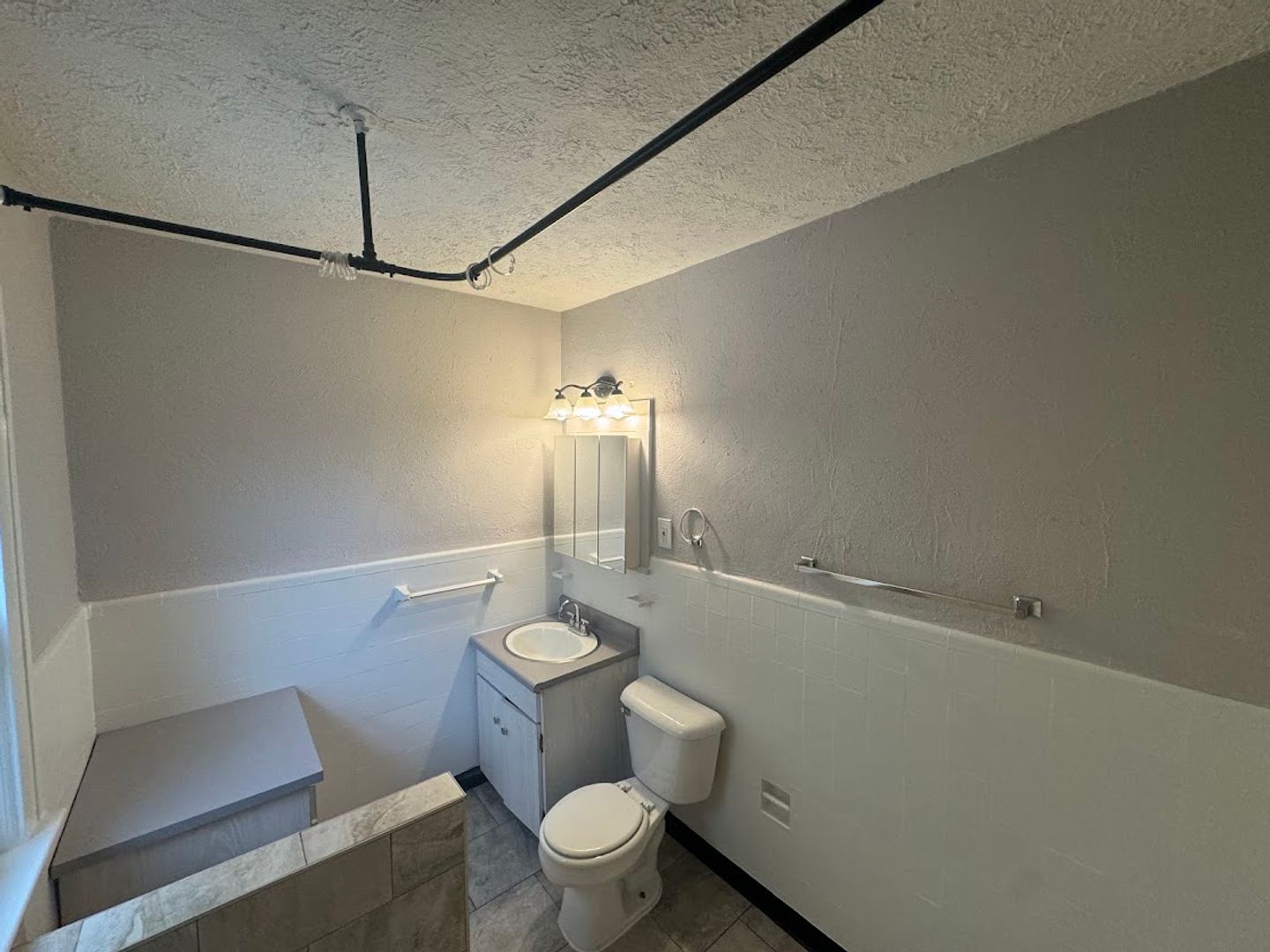 3 Bed – 1.5 Bath Colonial for Rent in Cleveland Heights! Image