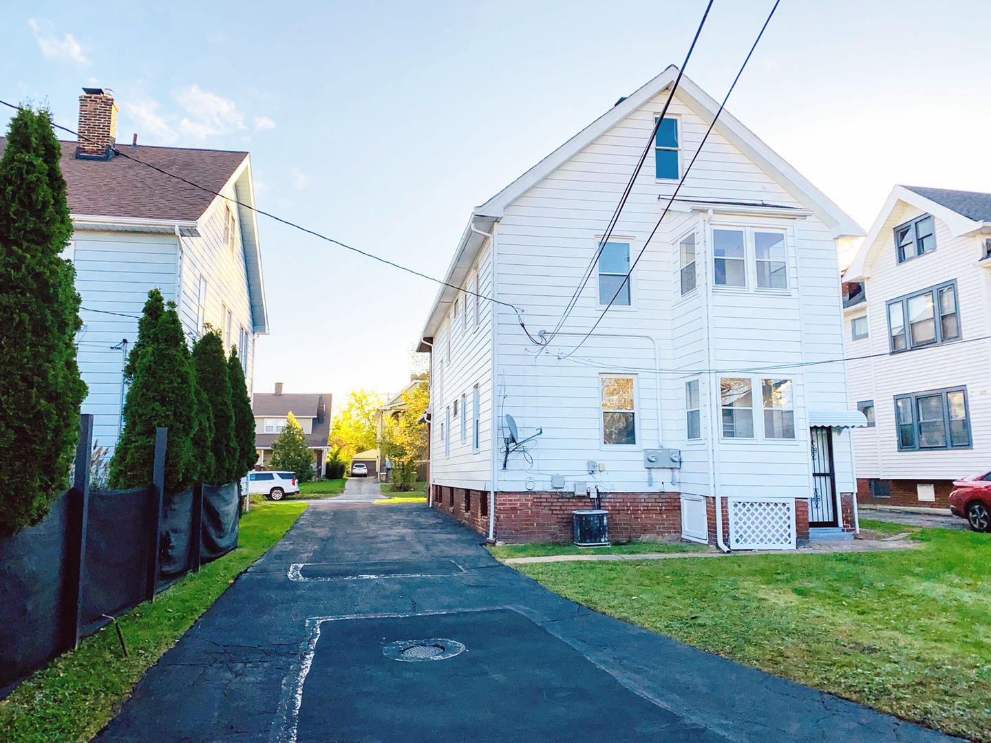 2 Bed – 1 Bath Duplex 1st-Floor Unit for Rent in Shaker Heights! Image