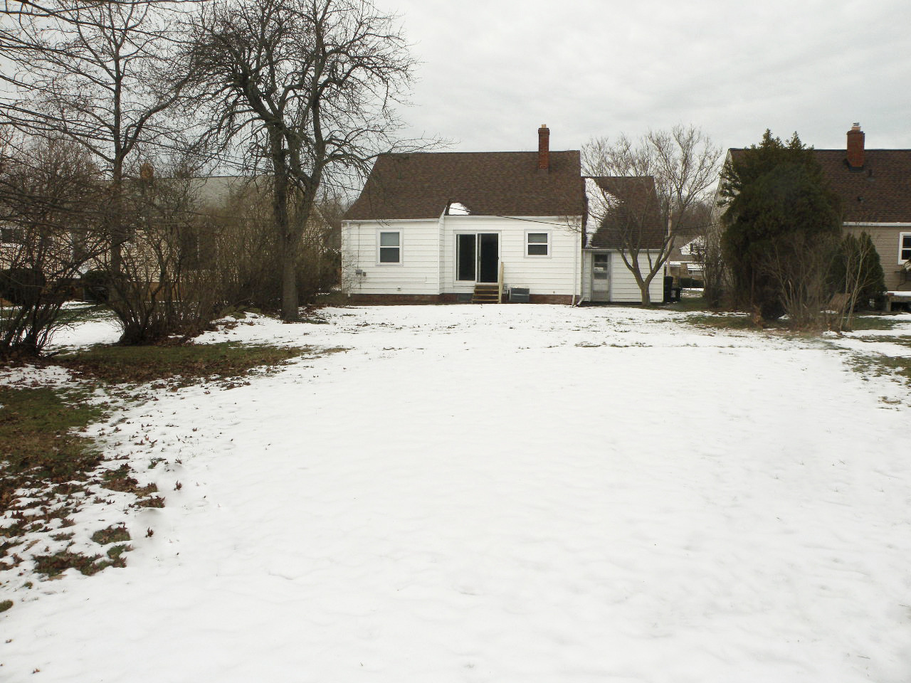 3 Bed – 2 Full Bath Cape Cod for Rent in Euclid! Image