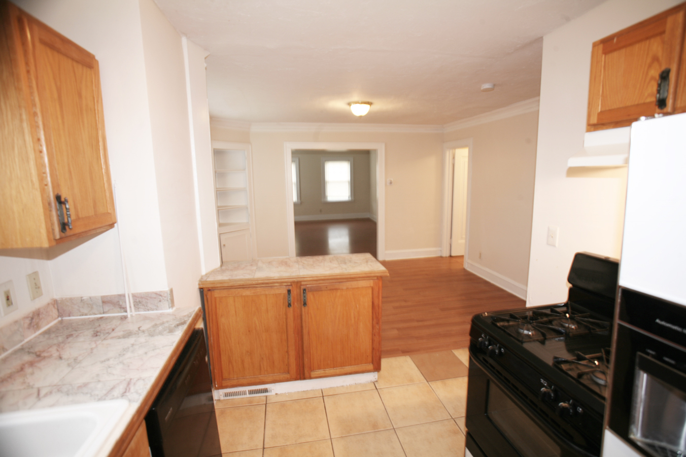 2 Bed – 1 Bath, 1st Floor Unit available for Rent! Image