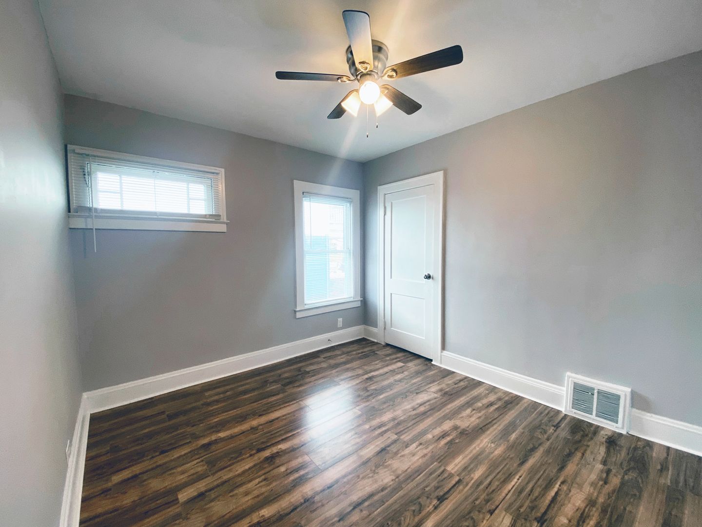 2 Bed – 1 Bath Duplex 1st-Floor Unit for Rent in Shaker Heights! Image