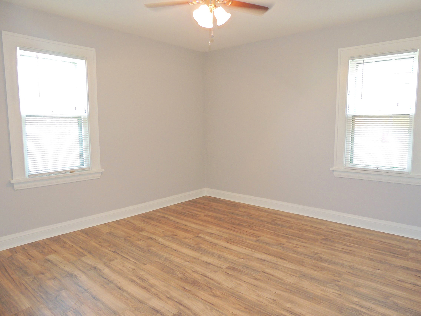Renovated 3 Bed – 1.5 Bath Colonial for Rent! Image