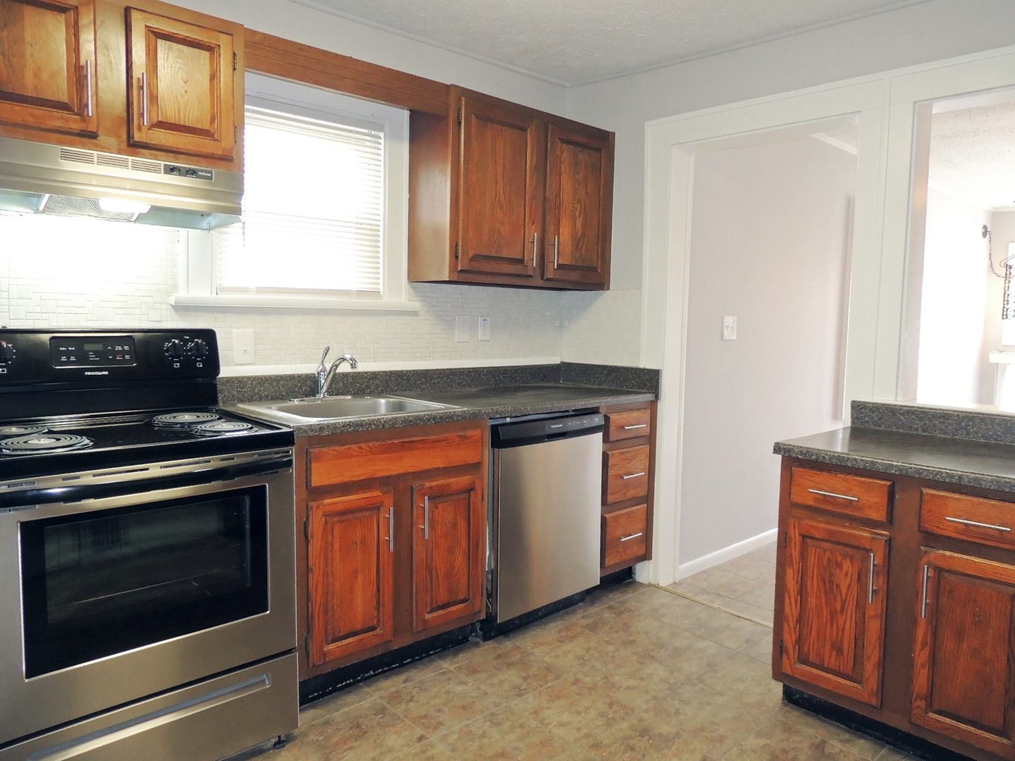 3 Bed – 1 Bath Colonial is available for Rent! Image