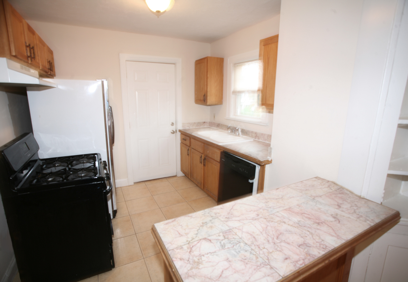 2 Bed – 1 Bath, 1st Floor Unit available for Rent! Image