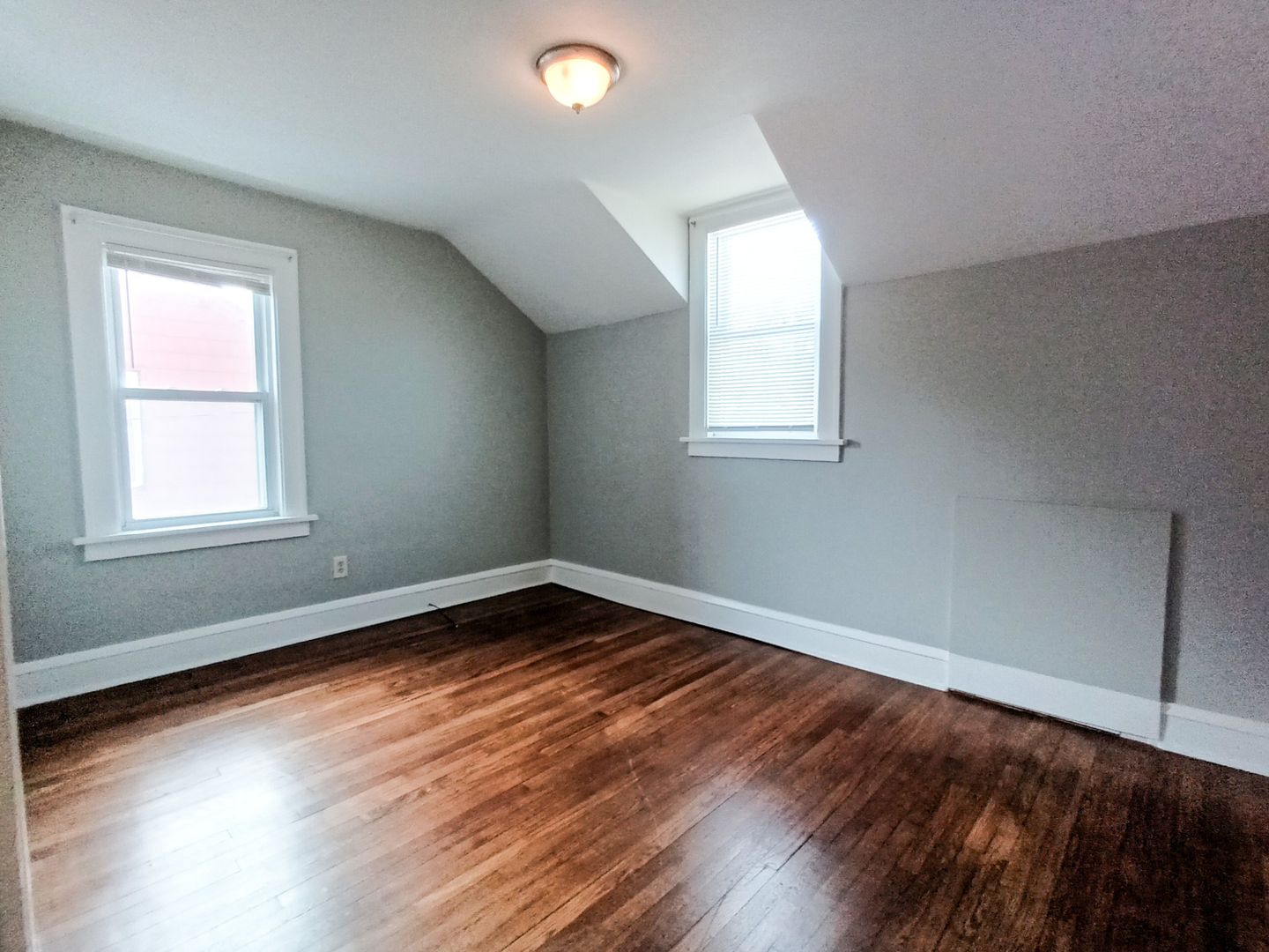 Beautiful Renovated 3 Bedroom, 1.5 Bathroom Colonial in Cleveland Heights, OH! Image