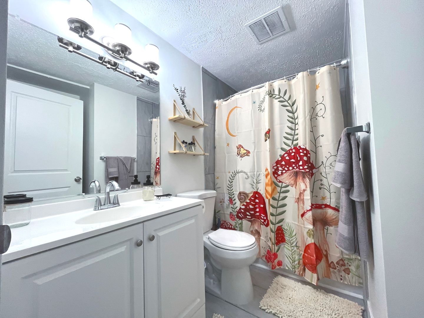 1 Bed and 1 Bath Apartments with In-Unit Laundry for Rent | Entirely Renovated Image