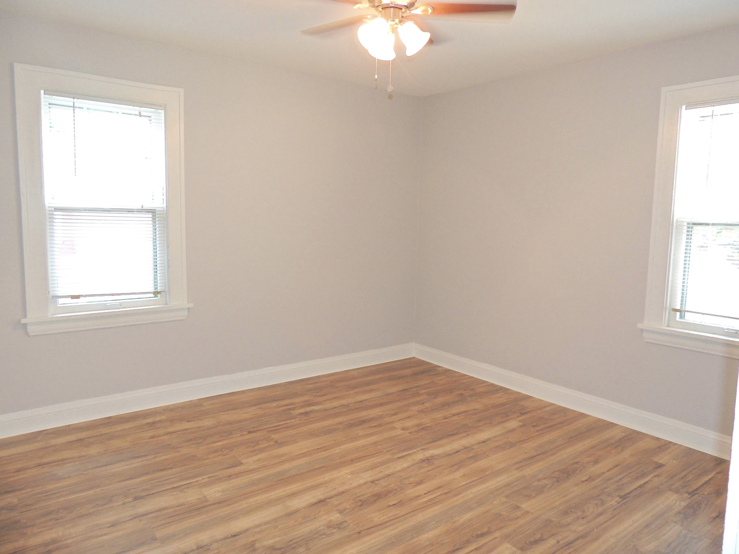 Renovated 3 Bed – 1.5 Bath Colonial for Rent! Image