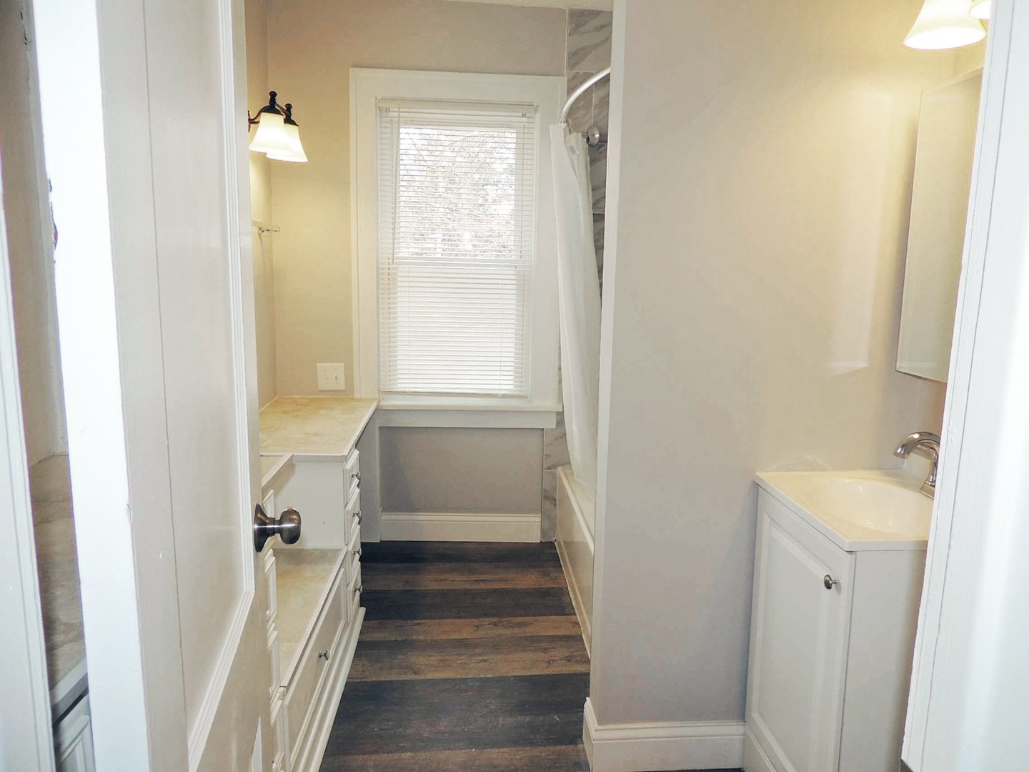 3 Bed – 1 Bath Colonial is available for Rent! Image