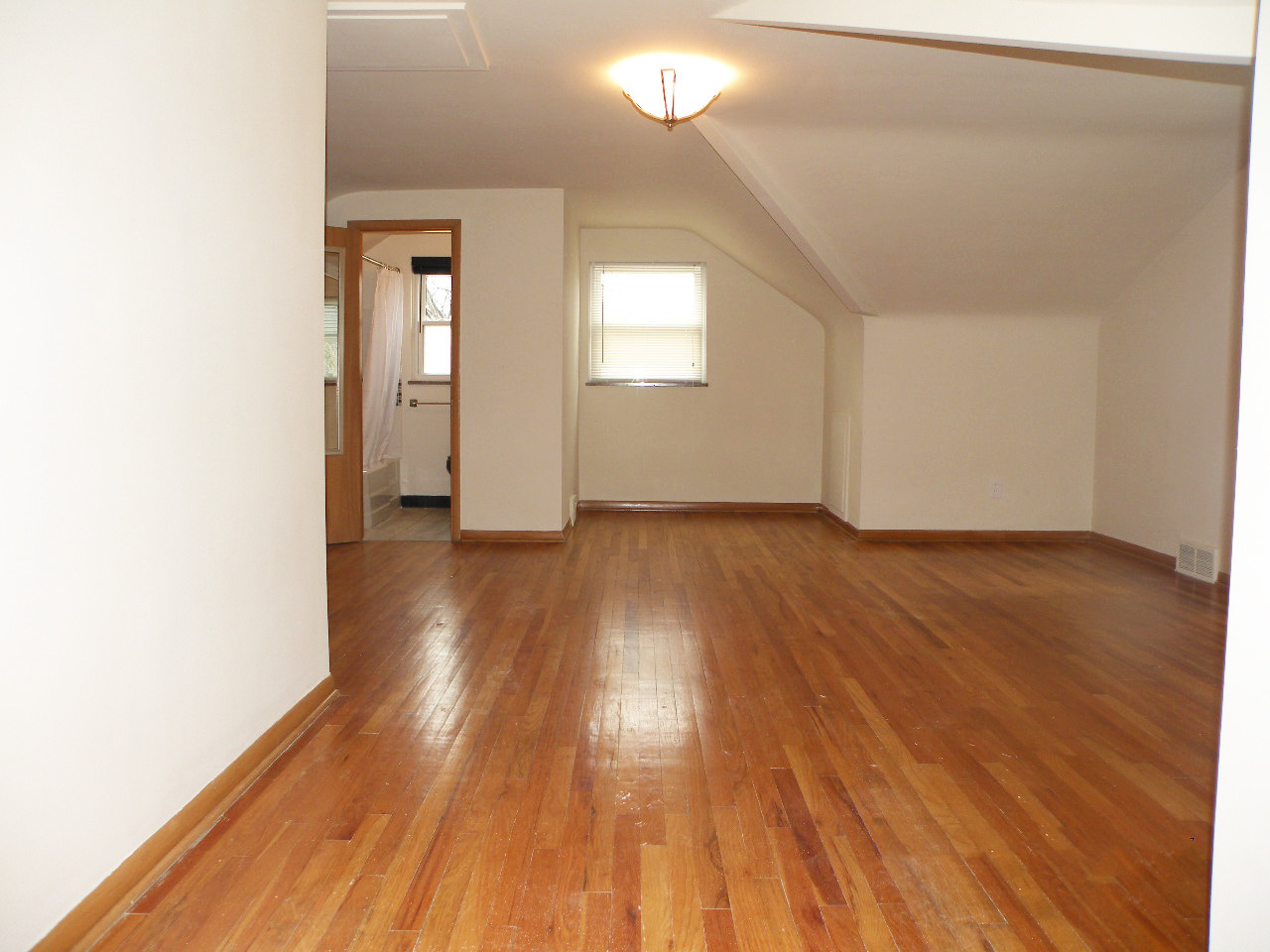 3 Bed – 2 Full Bath Cape Cod for Rent in Euclid! Image