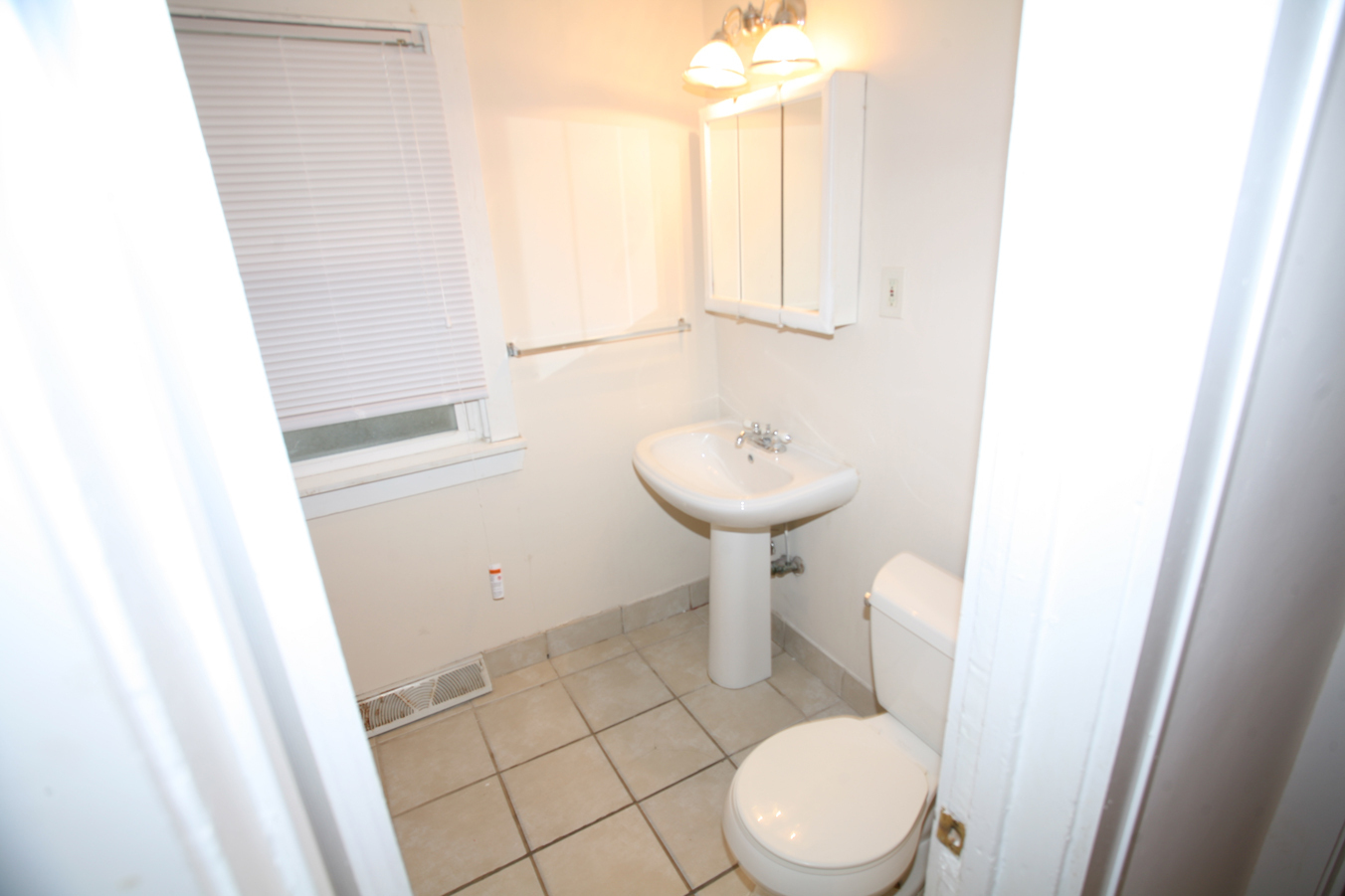 2 Bed – 1 Bath, 1st Floor Unit available for Rent! Image