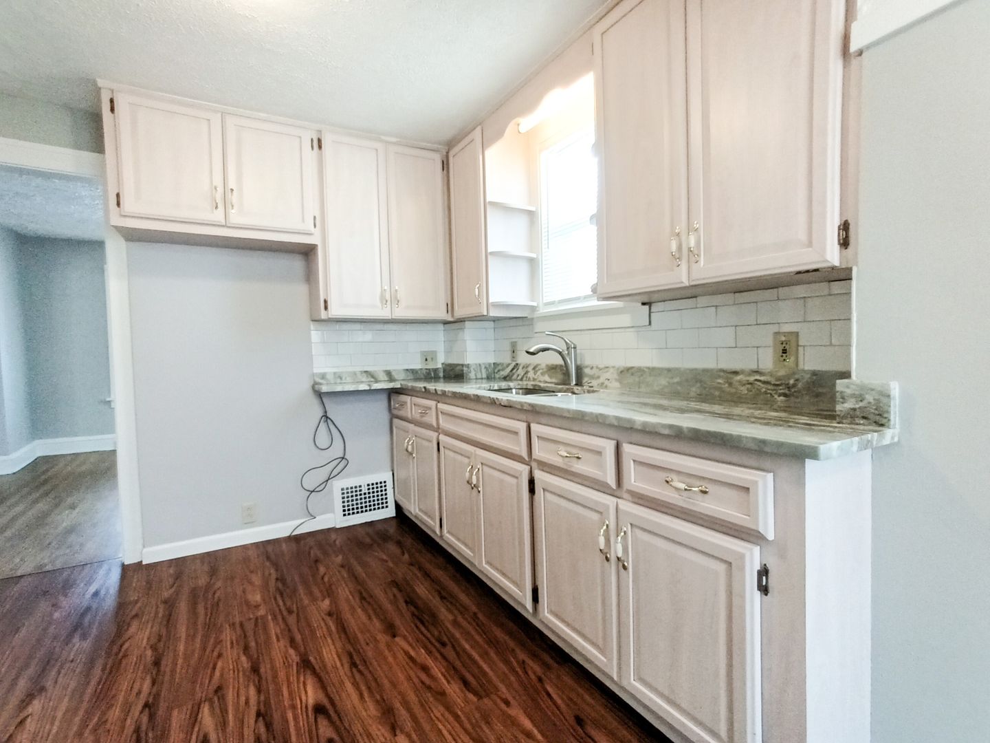 Beautiful Renovated 3 Bedroom, 1.5 Bathroom Colonial in Cleveland Heights, OH! Image