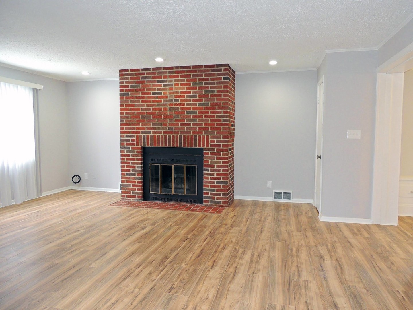 3 Bed – 1 Bath Colonial is available for Rent! Image