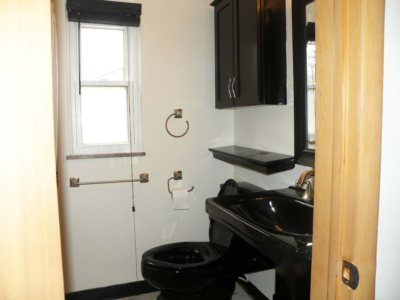 3 Bed – 2 Full Bath Cape Cod for Rent in Euclid! Image