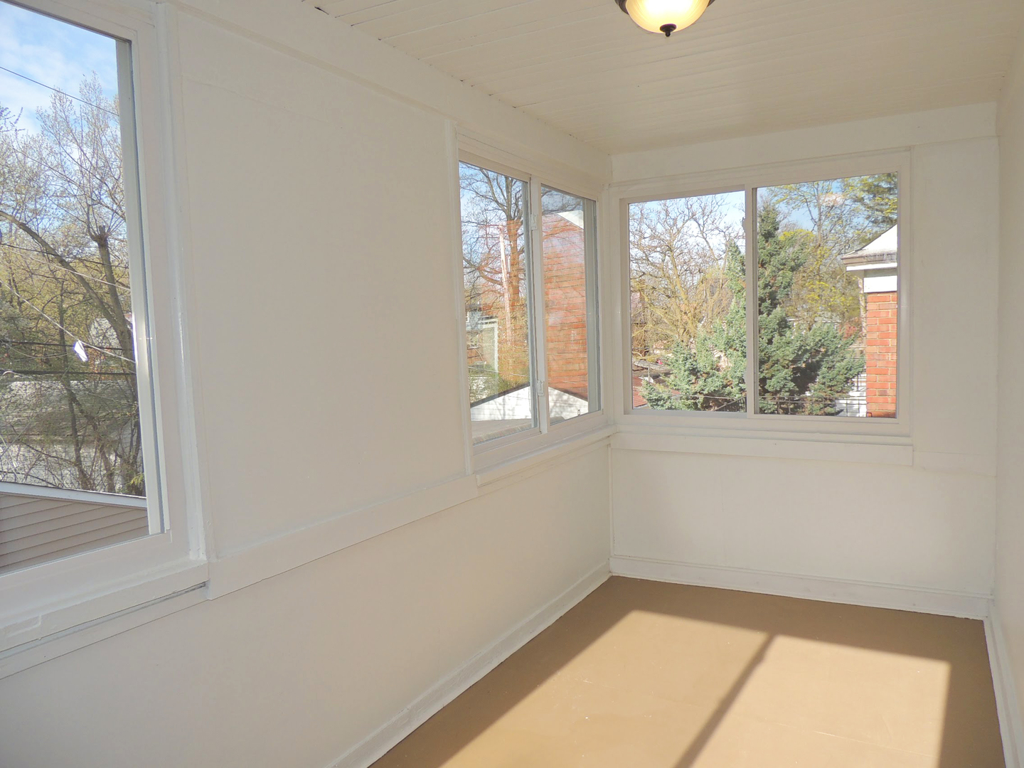 Renovated 3 Bed – 1.5 Bath Colonial for Rent! Image