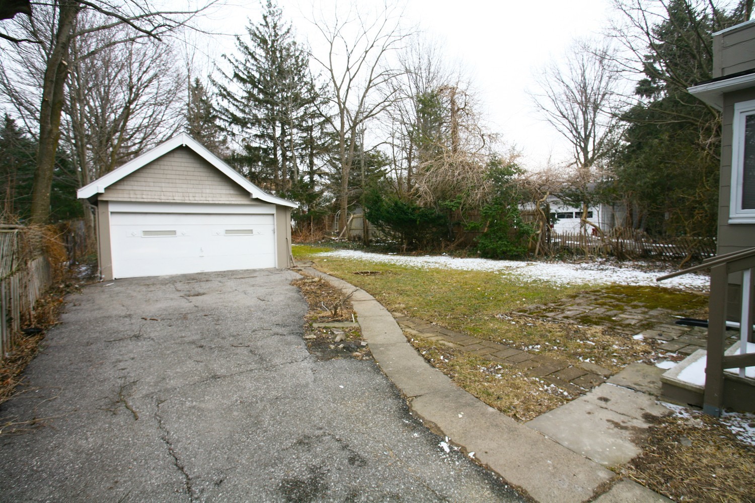 Gorgeous & Completely Rehabbed 3 Bed – 1.5 Bath Colonial for Rent! Image