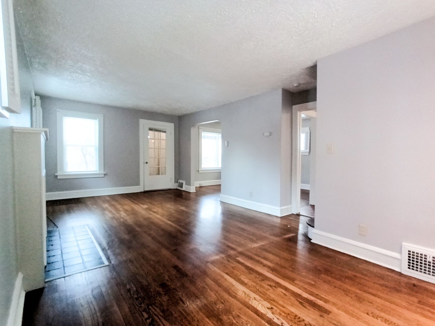 Beautiful Renovated 3 Bedroom, 1.5 Bathroom Colonial in Cleveland Heights, OH! Image