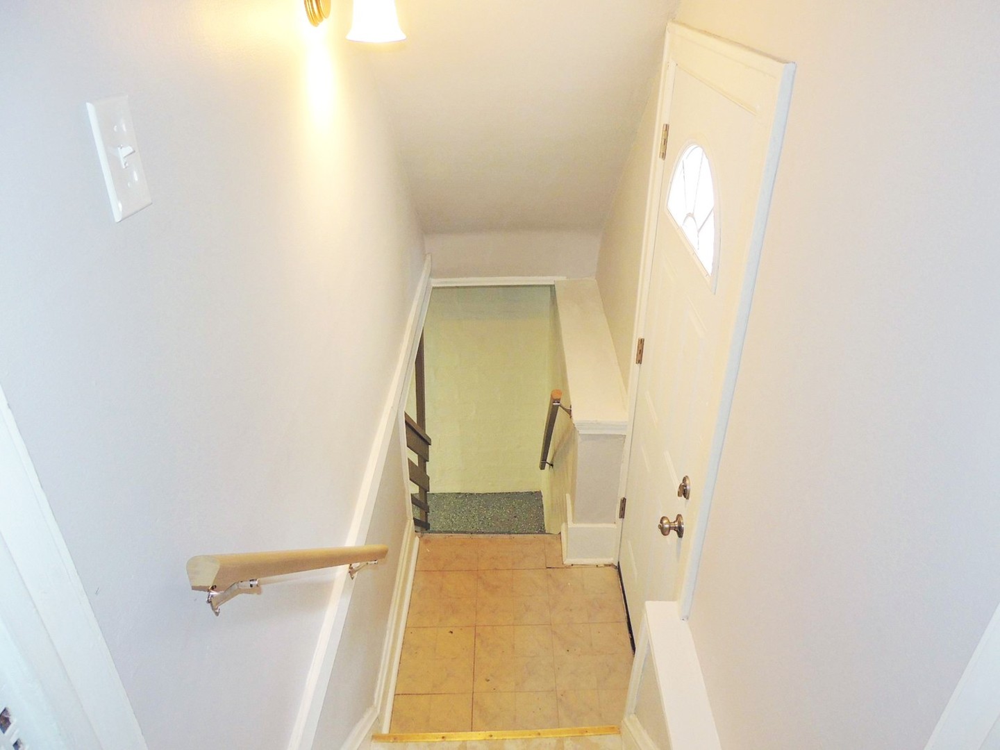 3 Bed – 1 Bath Colonial is available for Rent! Image