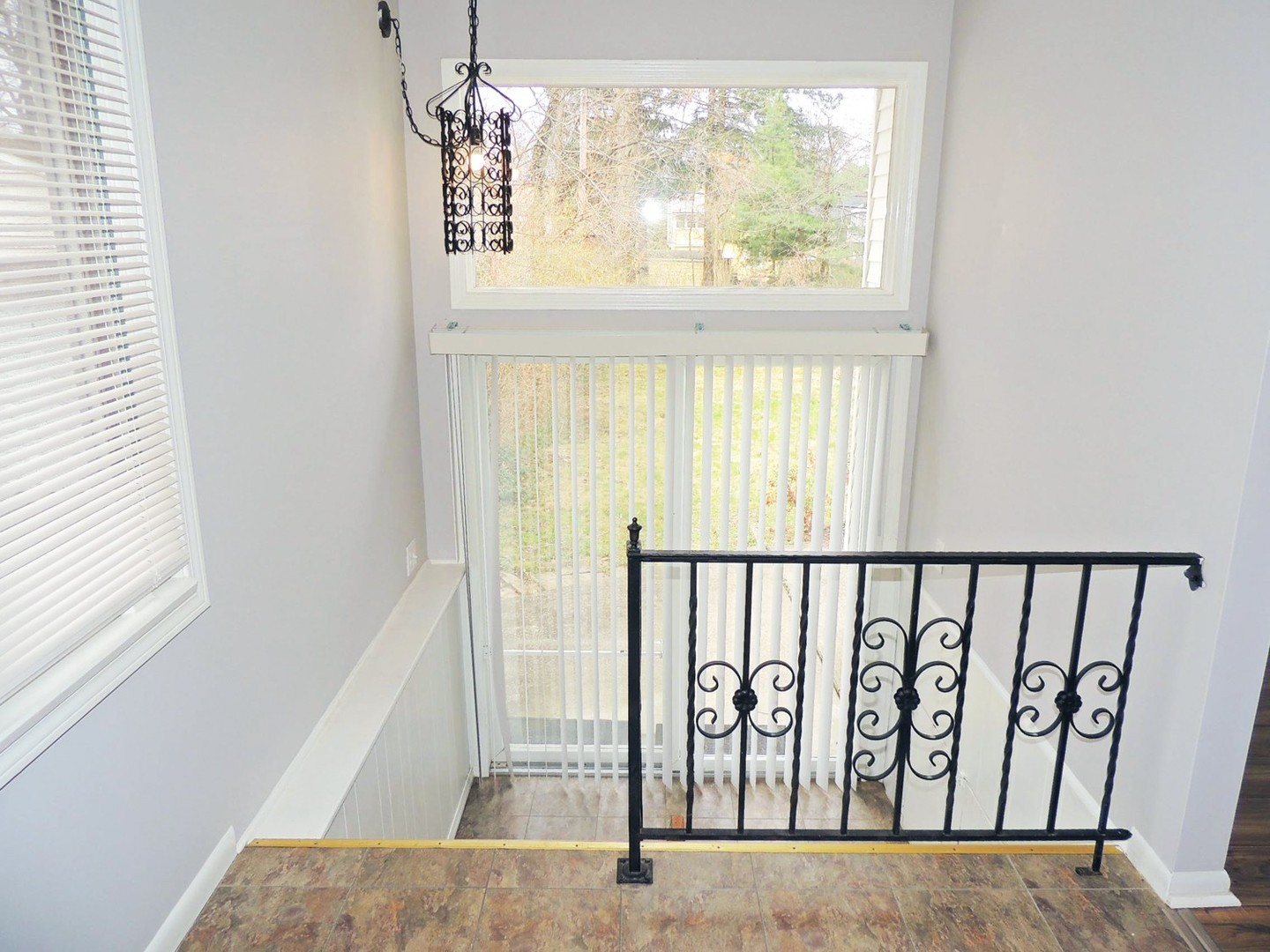 3 Bed – 1 Bath Colonial is available for Rent! Image