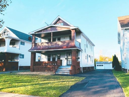 2 Bed – 1 Bath Duplex 1st-Floor Unit for Rent in Shaker Heights!