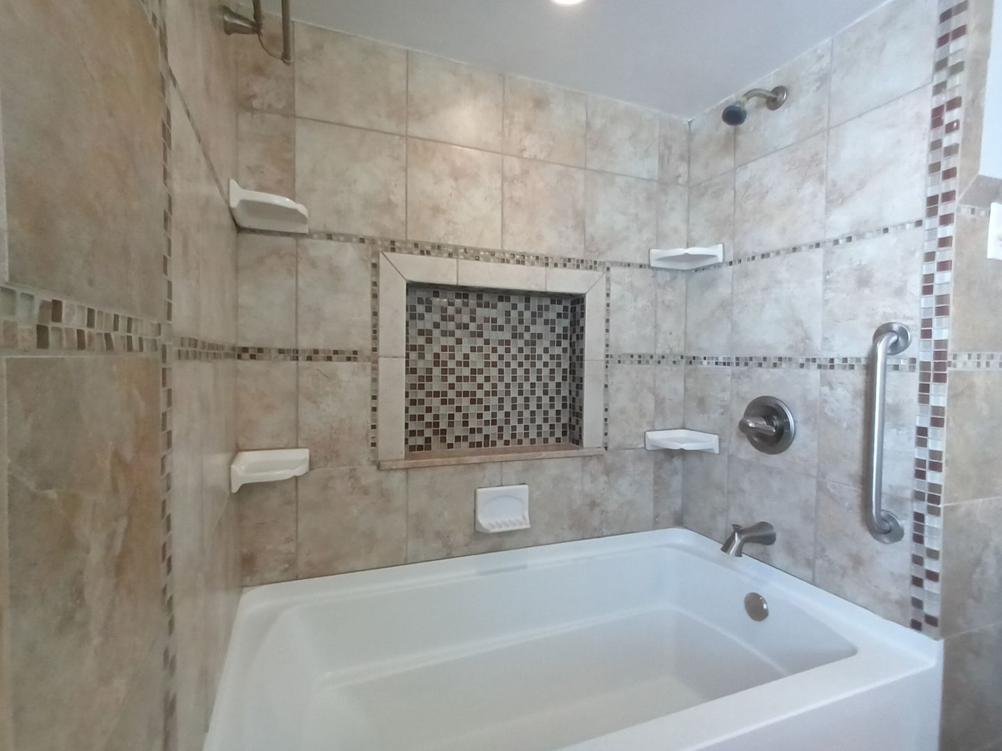 Beautiful Renovated 3 Bedroom, 1.5 Bathroom Colonial in Cleveland Heights, OH! Image