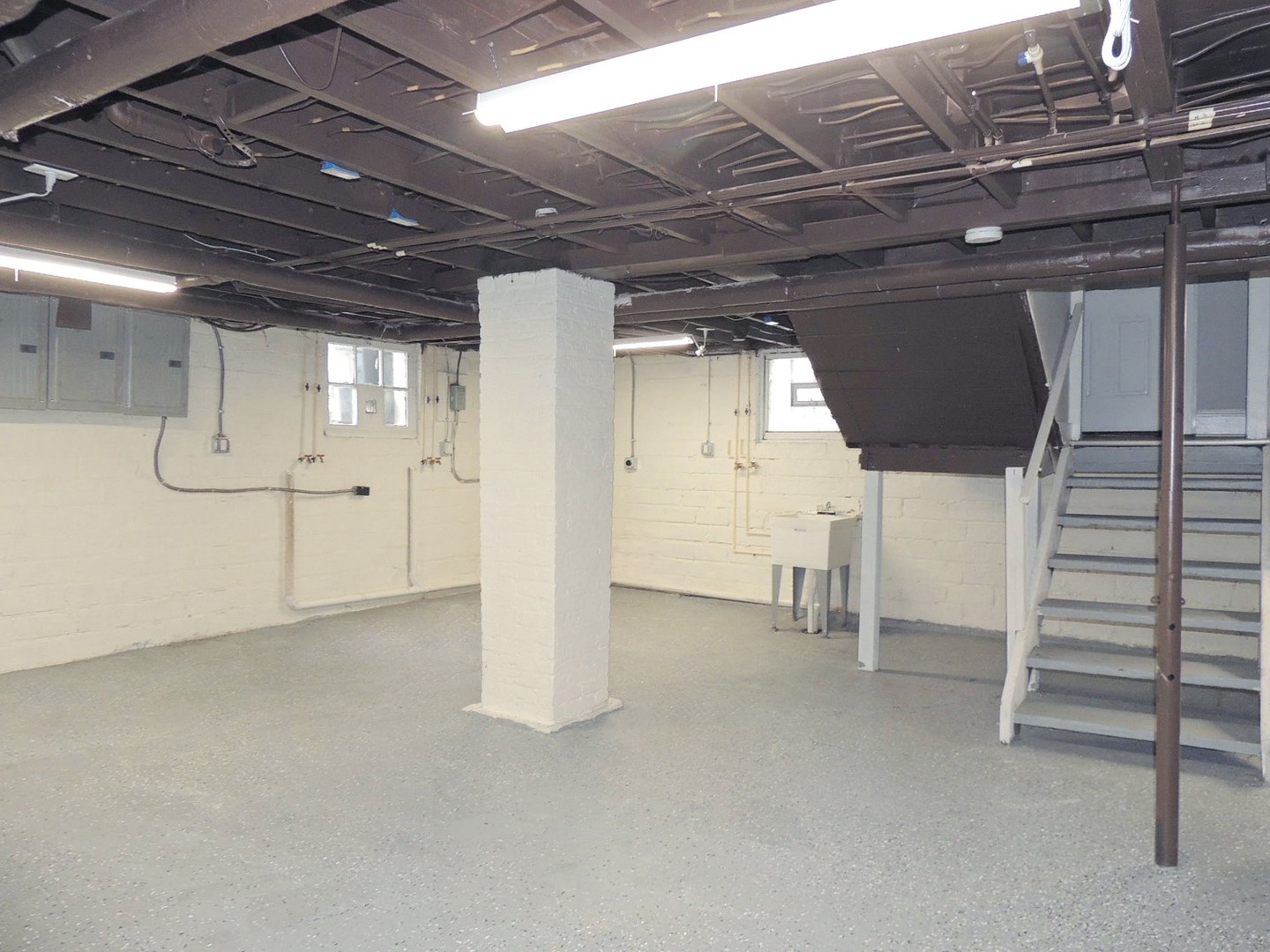 3 Bed – 1 Bath First-Floor Unit for Rent in Cleveland Heights! Image