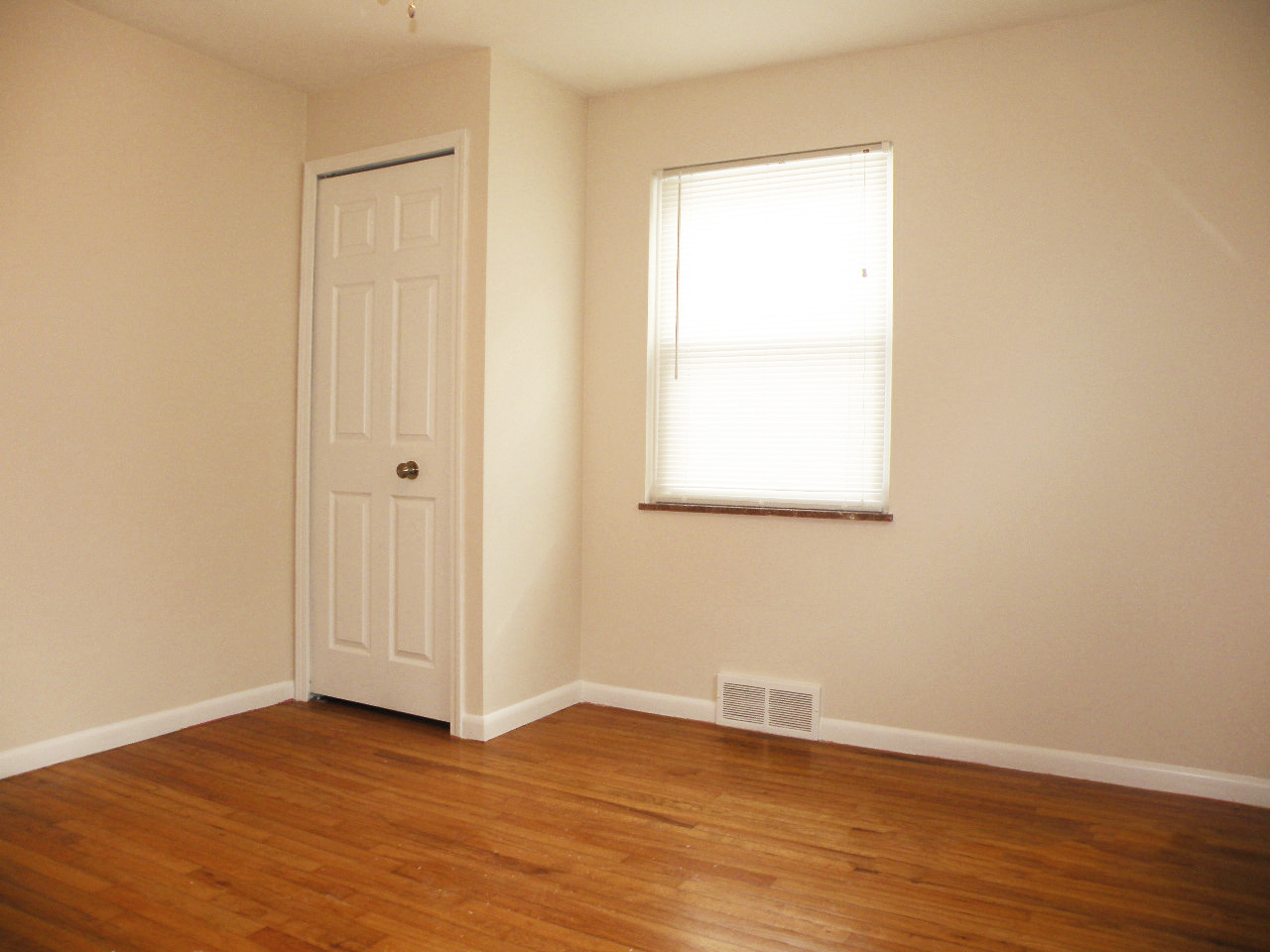 3 Bed – 2 Full Bath Cape Cod for Rent in Euclid! Image