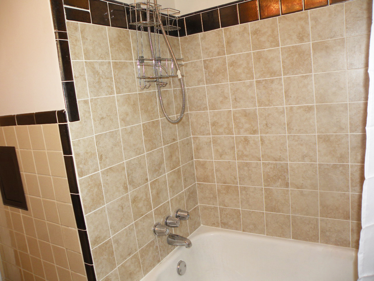 3 Bed – 2 Full Bath Cape Cod for Rent in Euclid! Image