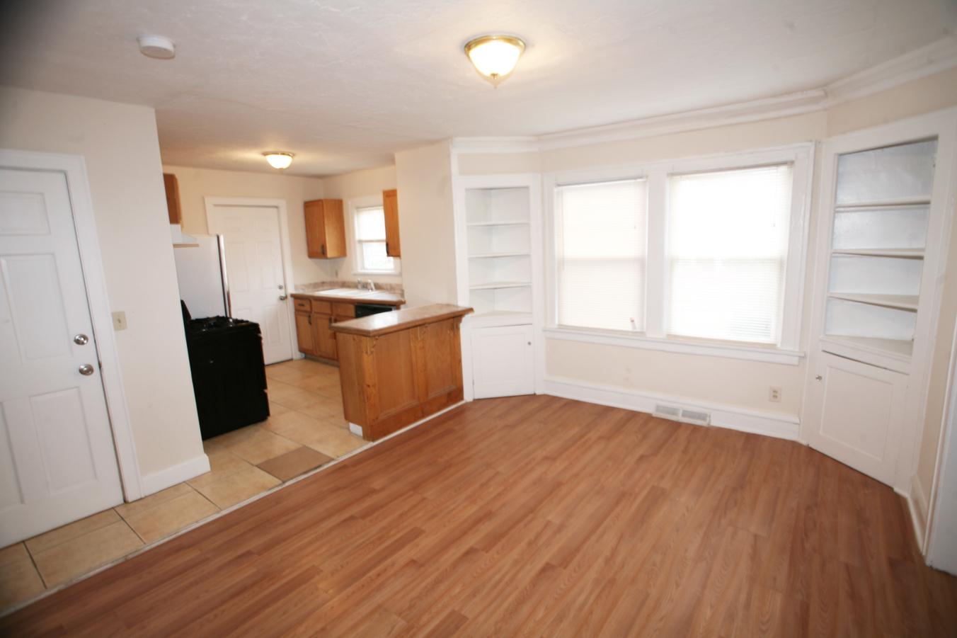 2 Bed – 1 Bath, 1st Floor Unit available for Rent! Image