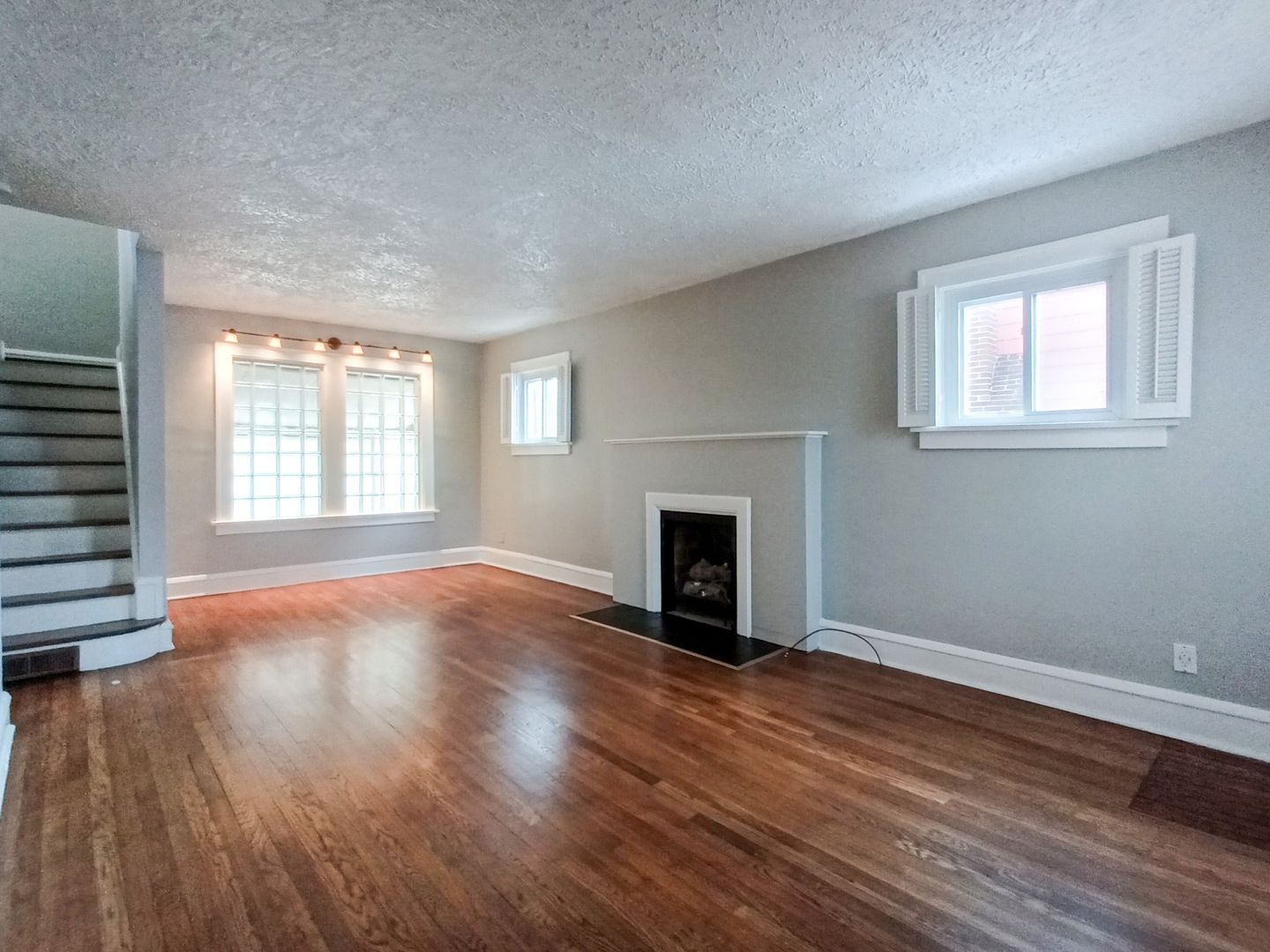 Beautiful Renovated 3 Bedroom, 1.5 Bathroom Colonial in Cleveland Heights, OH! Image