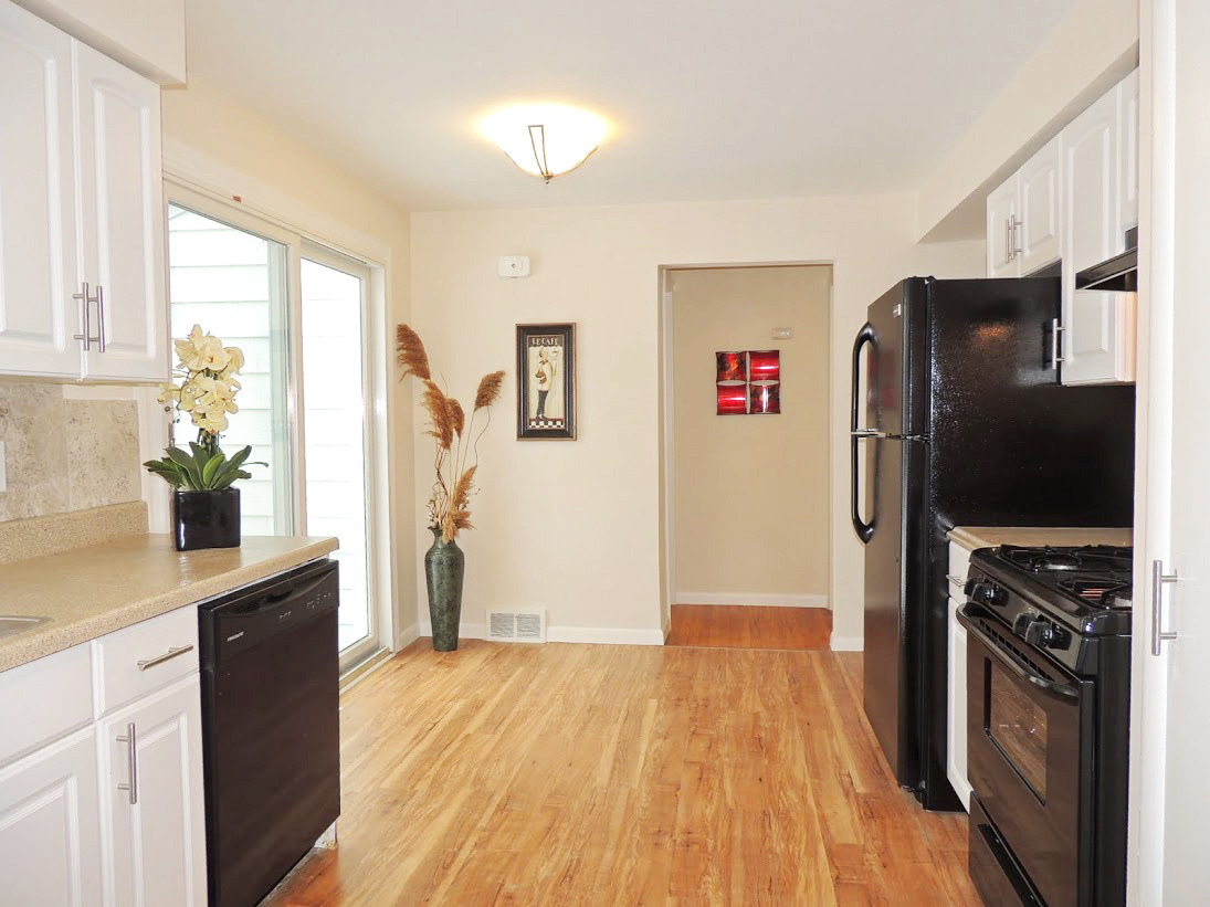 3 Bed – 2 Full Bath Cape Cod for Rent in Euclid! Image