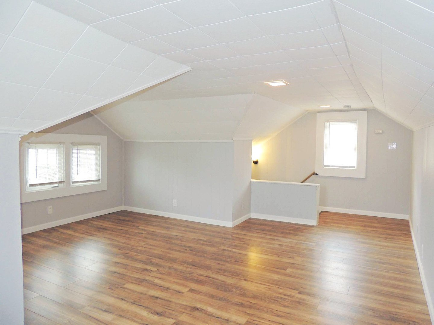 3 Bed – 1 Bath Colonial is available for Rent! Image