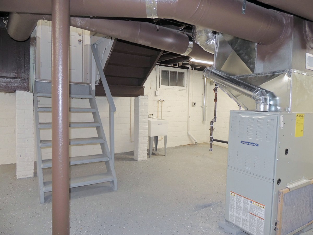 Gorgeous & Completely Rehabbed 3 Bed – 1.5 Bath Colonial for Rent! Image