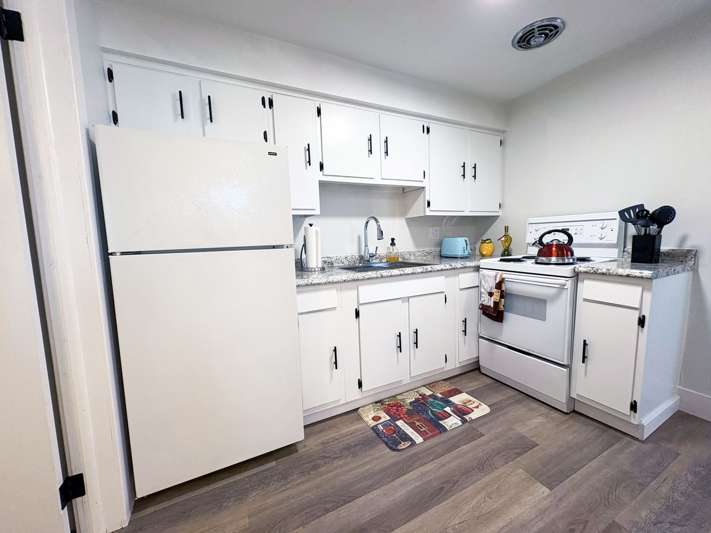 1 Bed and 1 Bath Apartments for Rent in Canton | Newly Renovated Image