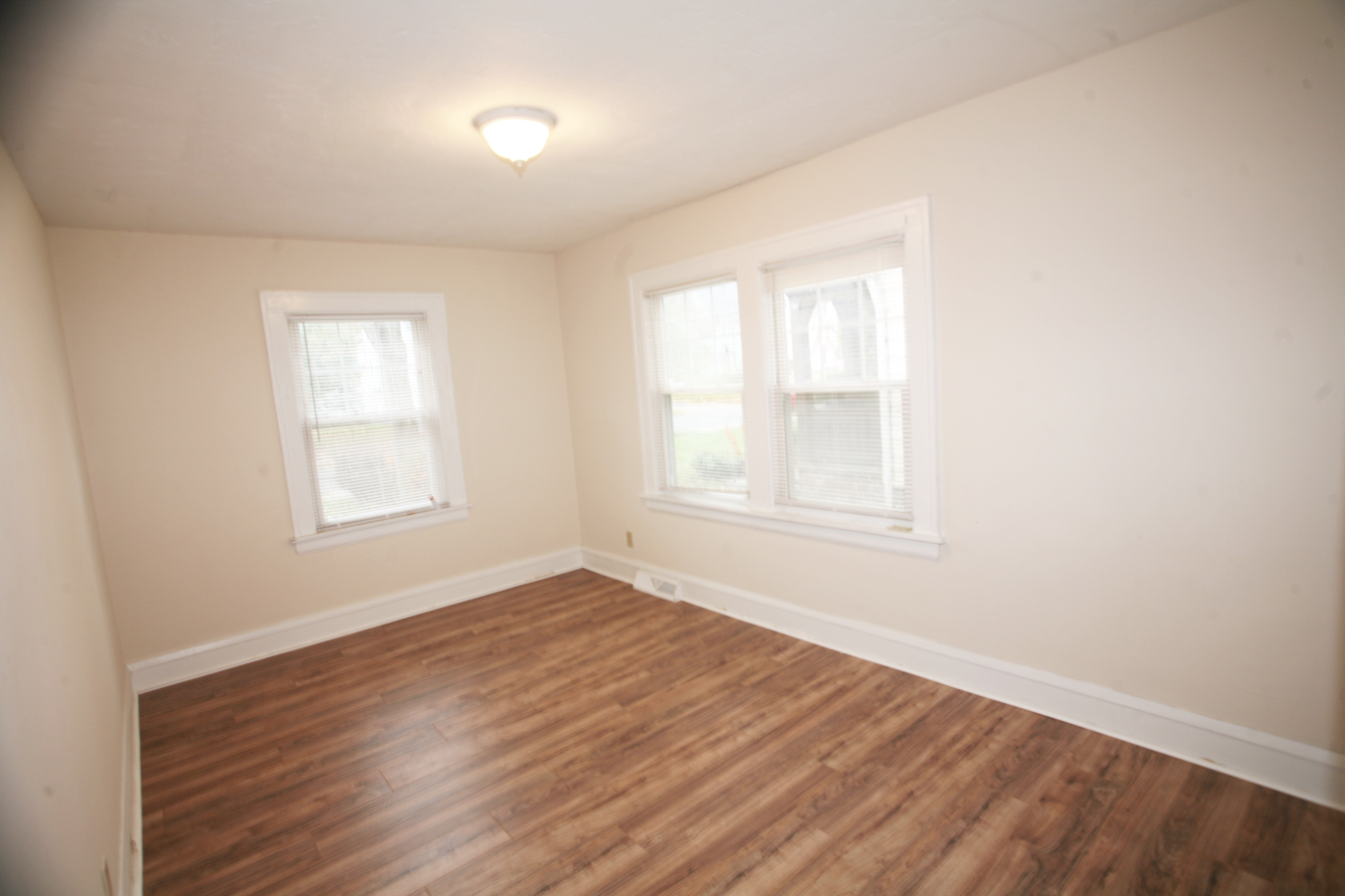 2 Bed – 1 Bath, 1st Floor Unit available for Rent! Image