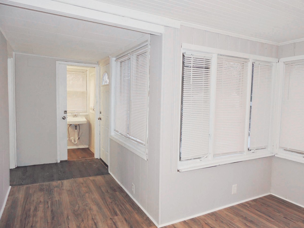 Gorgeous & Completely Rehabbed 3 Bed – 1.5 Bath Colonial for Rent! Image