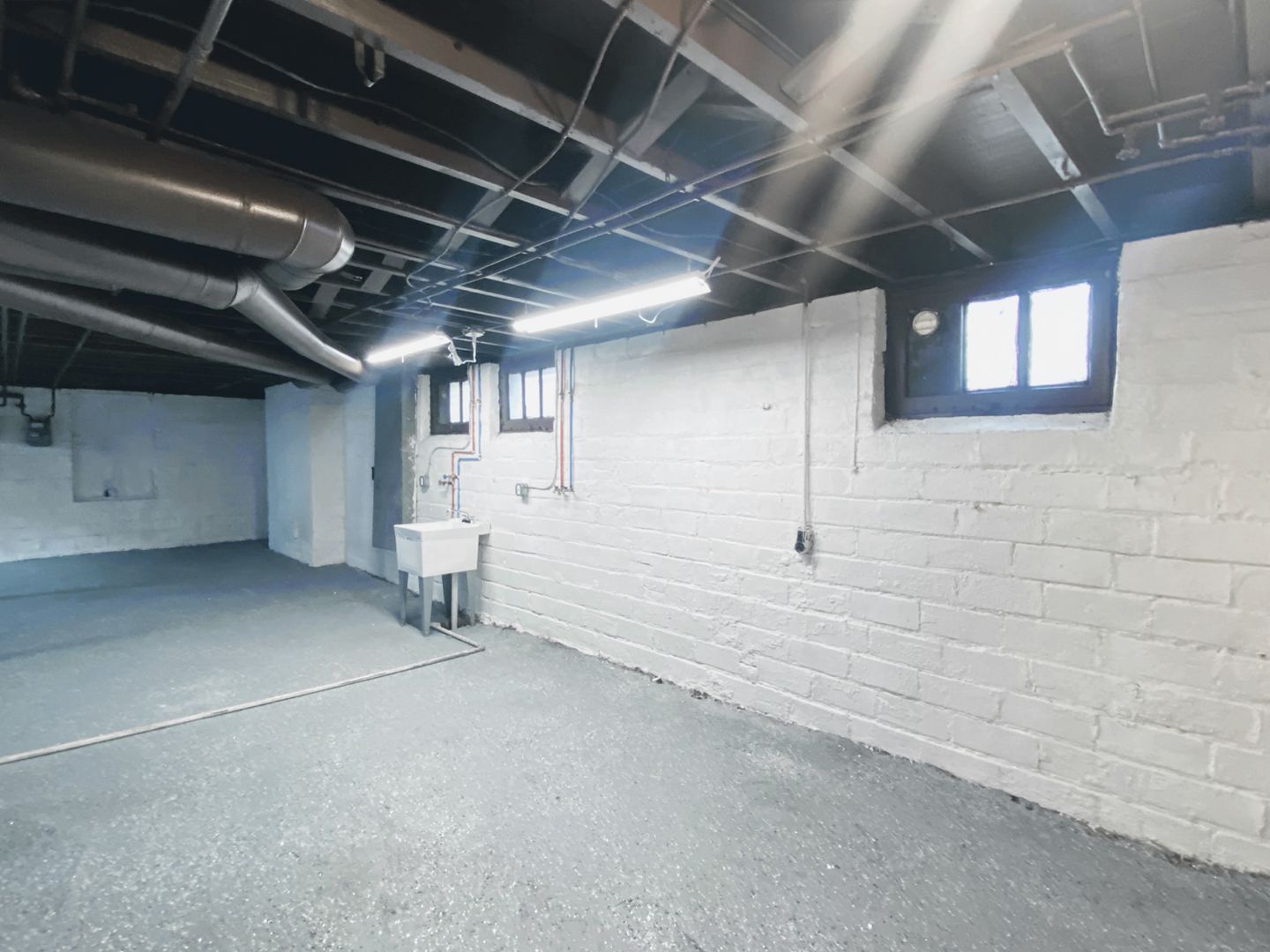 2 Bed – 1 Bath Duplex 1st-Floor Unit for Rent in Shaker Heights! Image