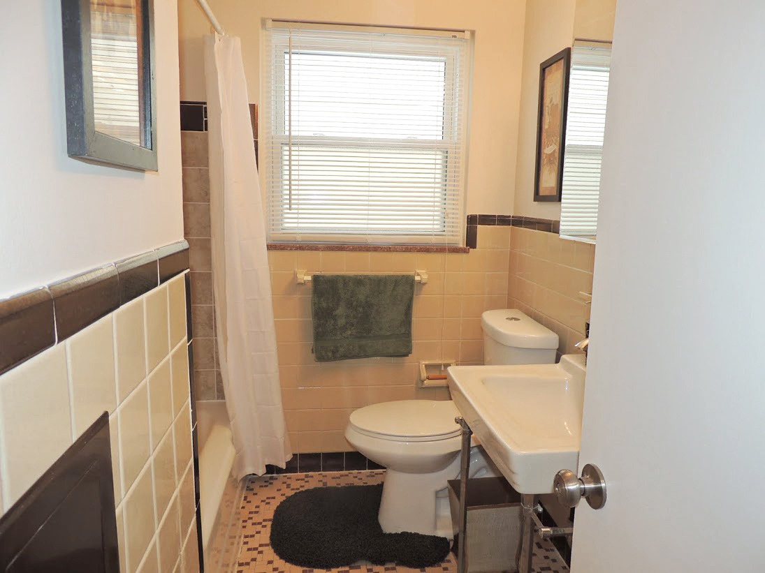 3 Bed – 2 Full Bath Cape Cod for Rent in Euclid! Image