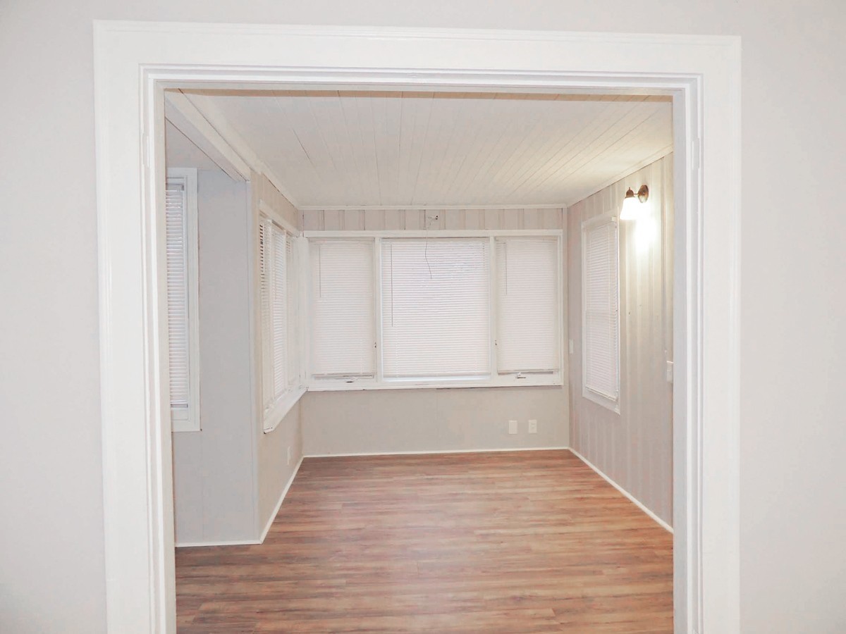 Gorgeous & Completely Rehabbed 3 Bed – 1.5 Bath Colonial for Rent! Image