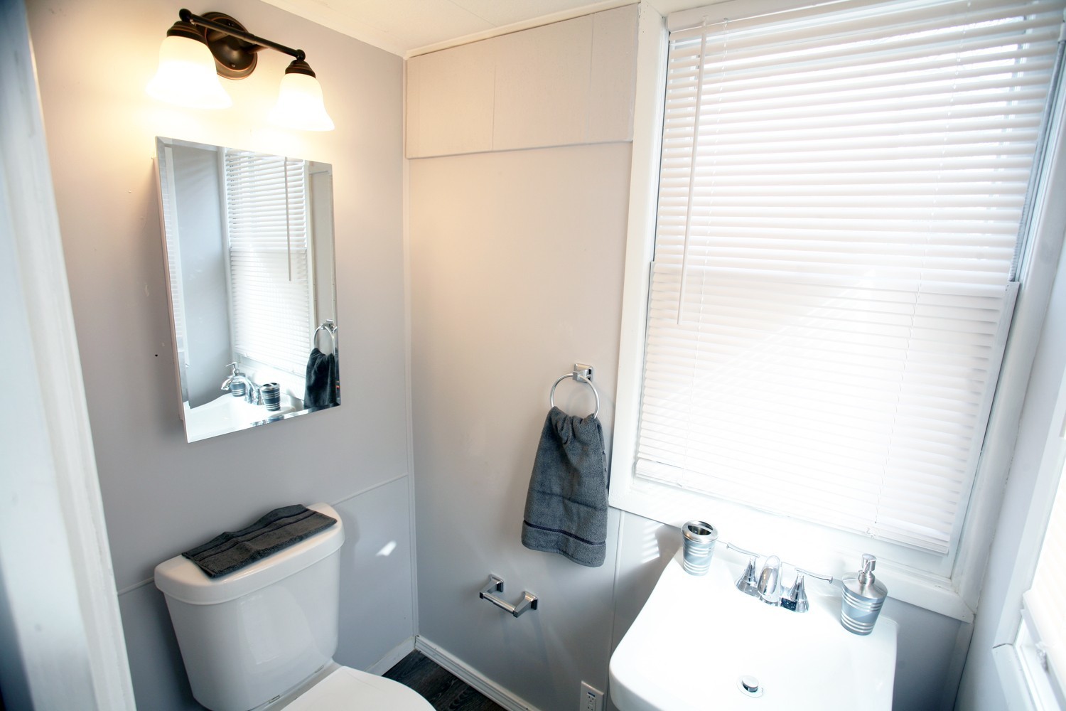 Gorgeous & Completely Rehabbed 3 Bed – 1.5 Bath Colonial for Rent! Image