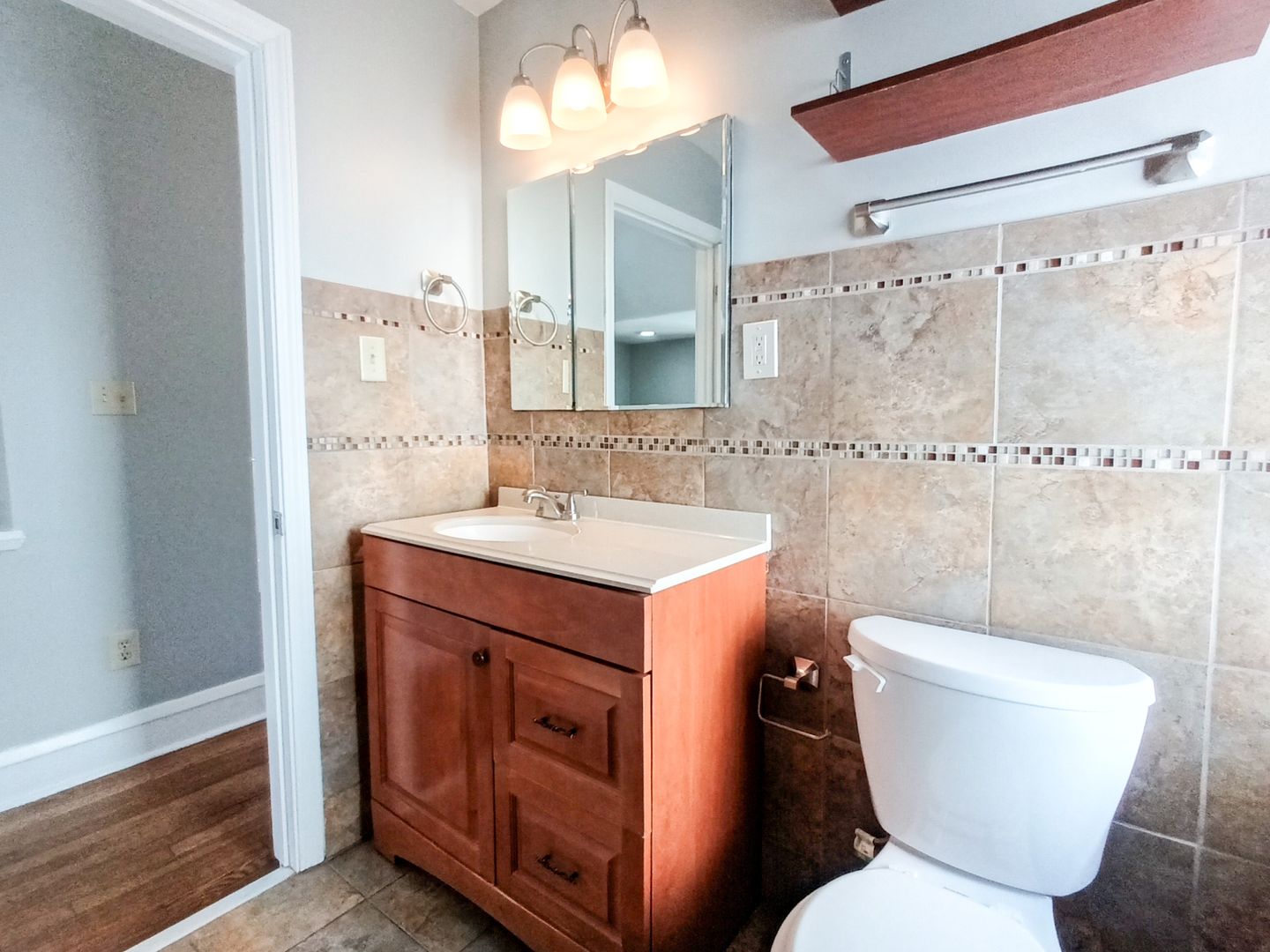 Beautiful Renovated 3 Bedroom, 1.5 Bathroom Colonial in Cleveland Heights, OH! Image